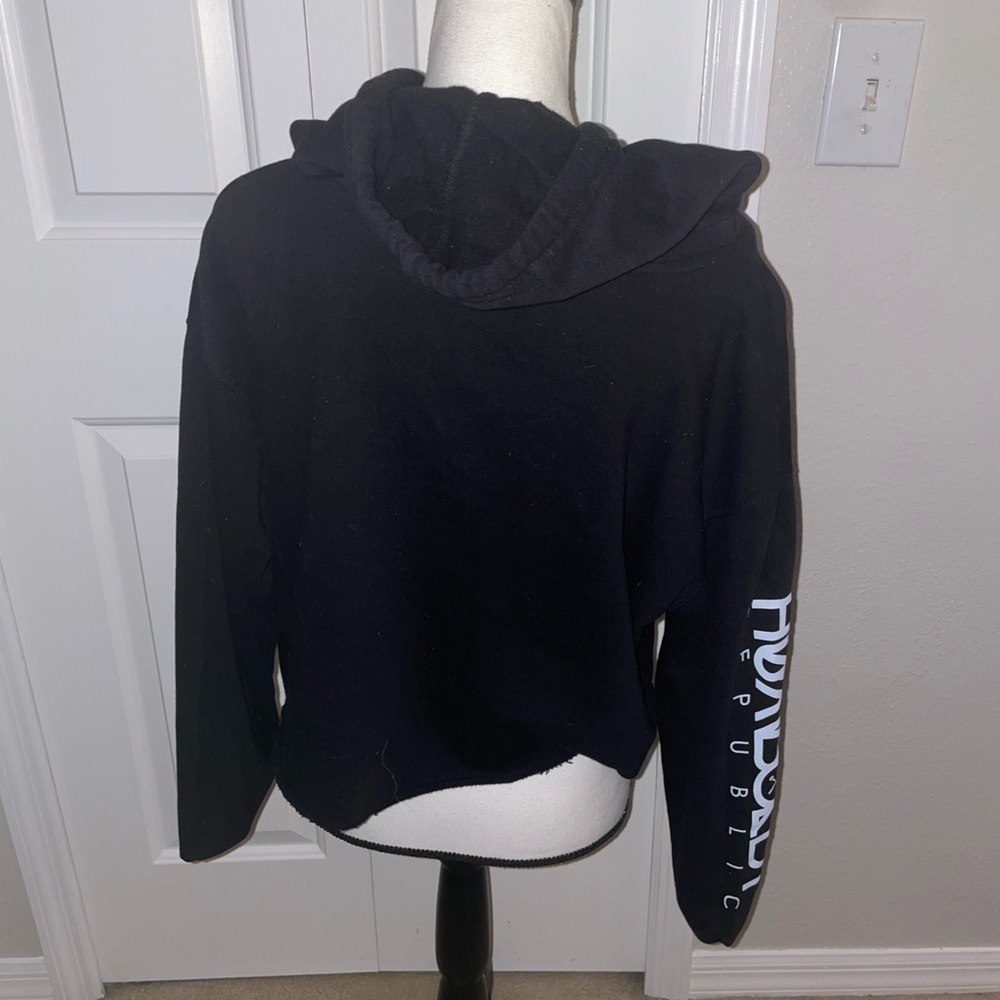 Black Graphic Wolf Crop Hoodie - Picture 3 of 3